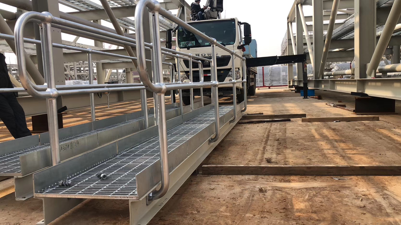 How_do_ball-jointed_railings_meet_the_safety_requirements_of_Australian_buildings_and_projects_02.jpg How_do_ball-jointed_railings_meet_the_safety_requirements_of_Australian_buildings_and_projects_02.JPG